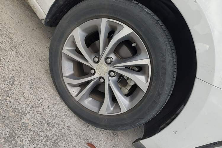 Used Buick Verano 2022 Pro 532T Le Xing Edition Right Front Wheel Hub