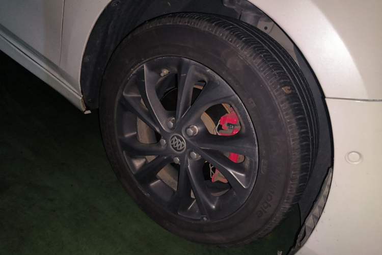 Used Buick Verano 2022 Pro GS Gale Edition Right Front Wheel Hub