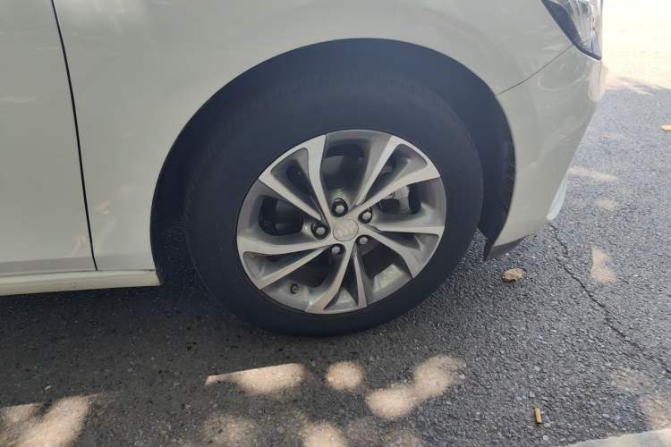Used Buick Verano 2022 Pro 532T Le Xing Edition Right Front Wheel Hub