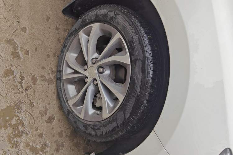 Used Buick Verano 2022 Pro 532T Le Xing Edition Right Front Wheel Hub