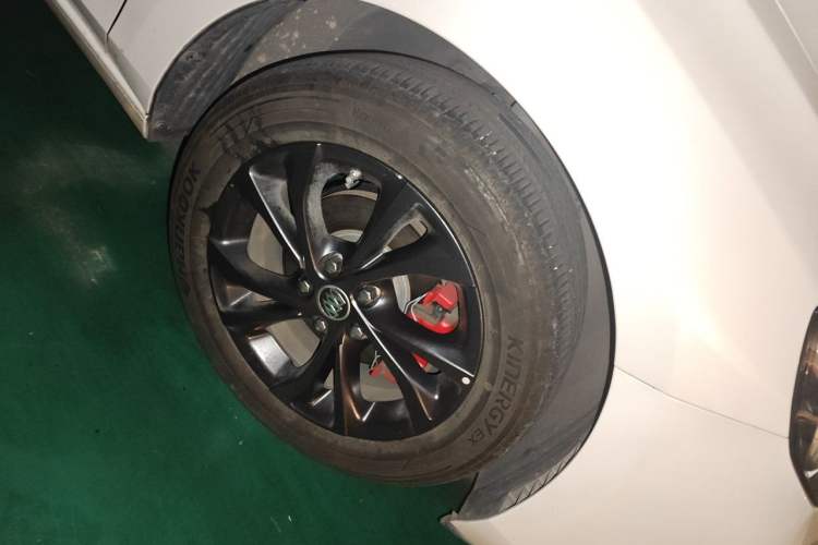 Used Buick Verano 2022 Pro GS Wind-Chasing Edition Right Front Wheel Hub