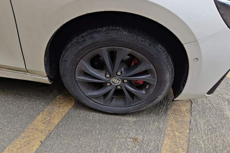 Used Buick Verano 2022 Pro GS Gale Edition Right Front Wheel Hub