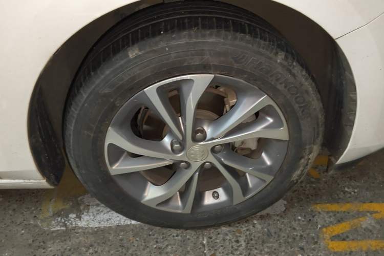 Used Buick Verano 2022 Pro 533T Fun Edition Right Front Wheel Hub