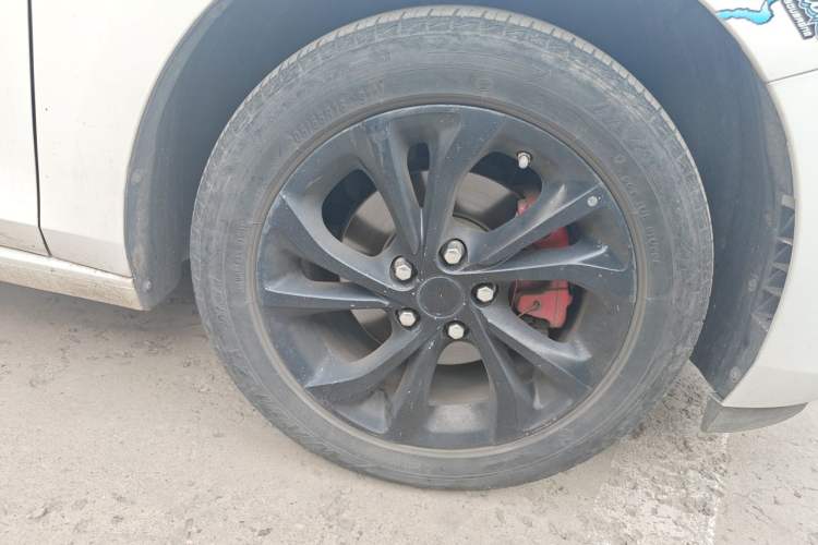 Used Buick Verano 2022 Pro 532T Le Xing Edition Right Front Wheel Hub