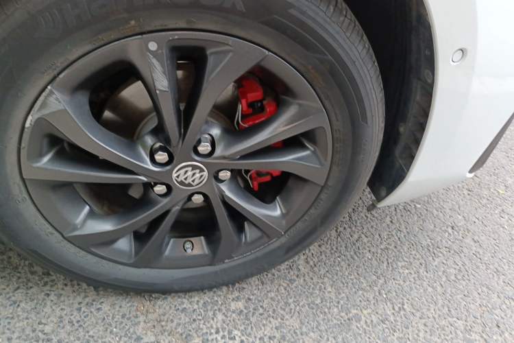 Used Buick Verano 2022 Pro GS Gale Edition Right Front Wheel Hub