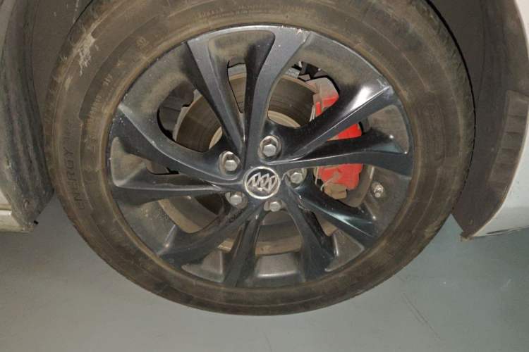 Used Buick Verano 2022 Pro GS Gale Edition Right Front Wheel Hub