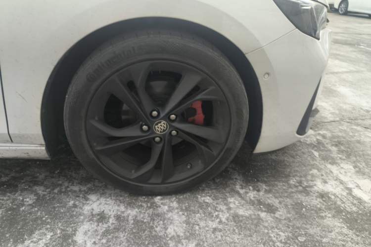 Used Buick Verano 2022 Pro GS Gale Edition Right Front Wheel Hub