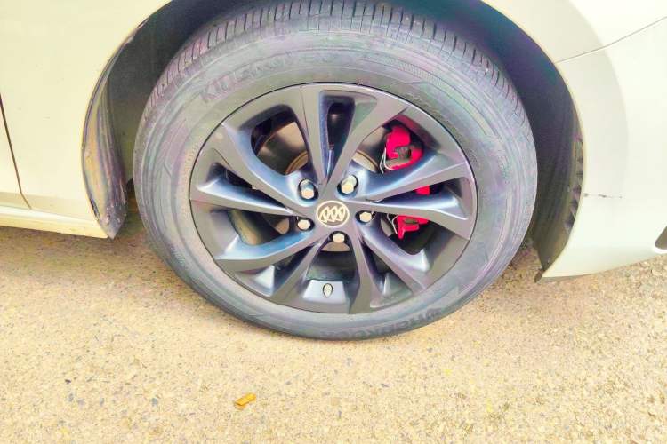 Used Buick Verano 2022 Pro GS Wind-Chasing Edition Right Front Wheel Hub