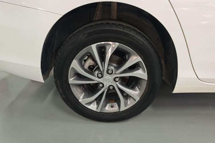 Used Buick Verano 2022 Pro 532T Le Xing Edition Right Rear Wheel Hub
