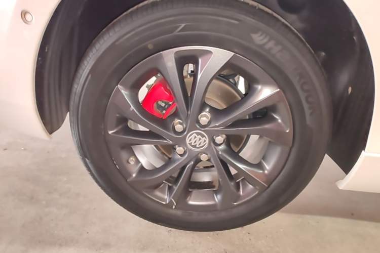 Used Buick Verano 2022 Pro GS Gale Edition Right Rear Wheel Hub