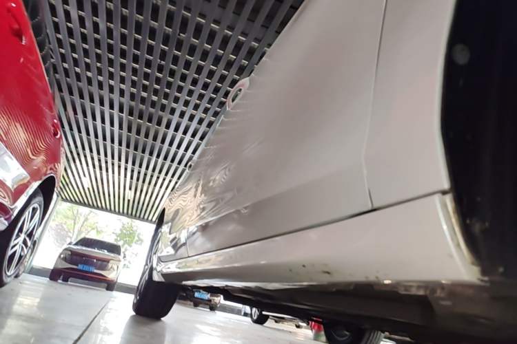 Used Buick Verano 2022 Pro GS Gale Edition Right Side Sill