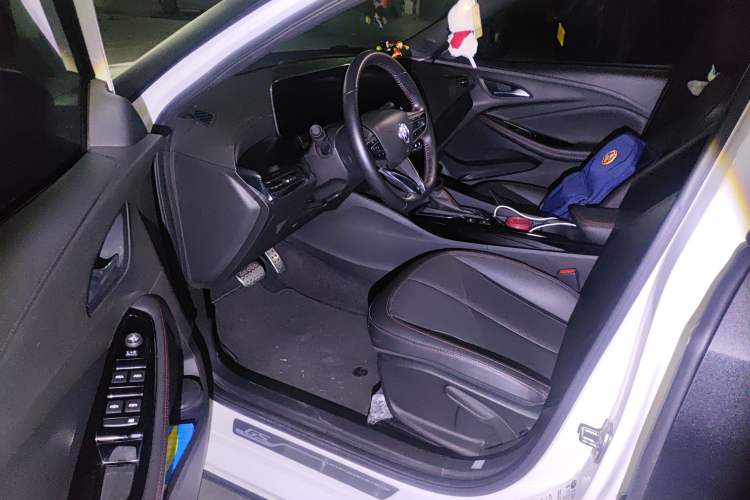 Used Buick Verano 2023 Pro GS Hunter Wind Edition Driver Seat