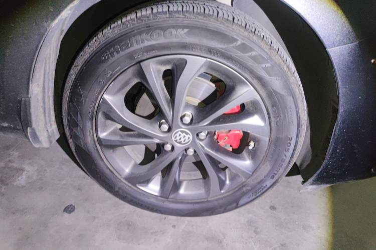 Used Buick Verano 2023 Pro GS Hunter Wind Edition Right Front Wheel Hub