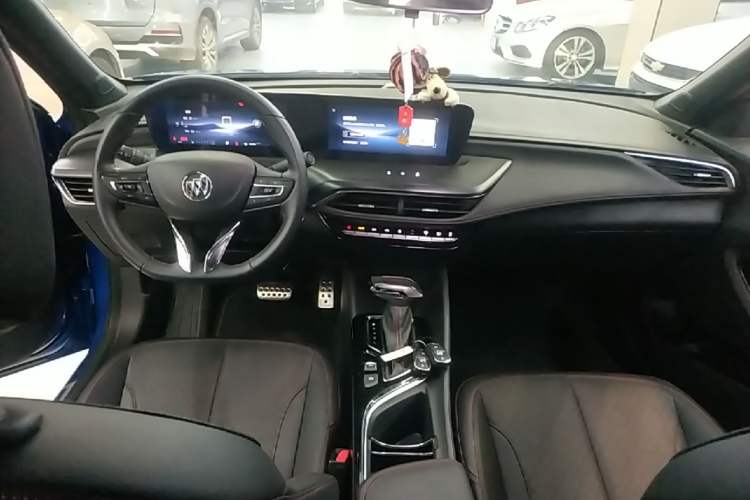 Used Buick Verano 2023 Pro GS Hunter Wind Edition Center Console