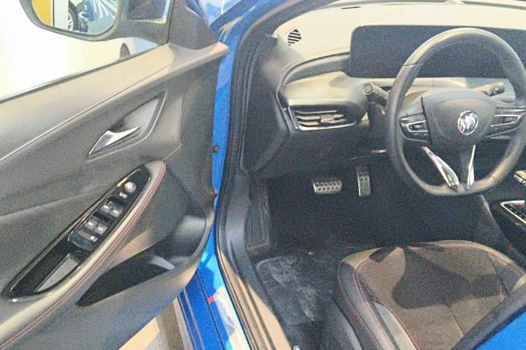 Used Buick Verano 2023 Pro GS Swift Edition Driver Seat