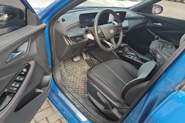 Used Buick Verano 2023 Pro GS Hunter Wind Edition Driver Seat