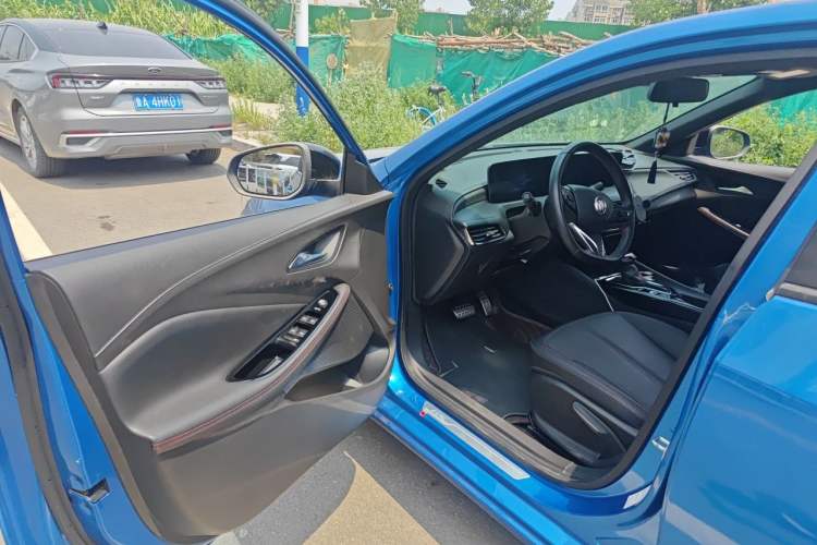 Used Buick Verano 2023 Pro GS Hunter Wind Edition Driver Seat