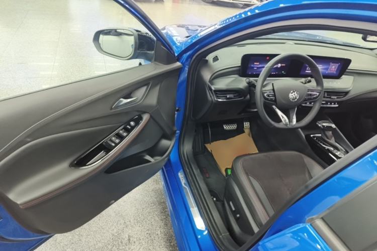 Used Buick Verano 2023 Pro GS Swift Edition Driver Seat