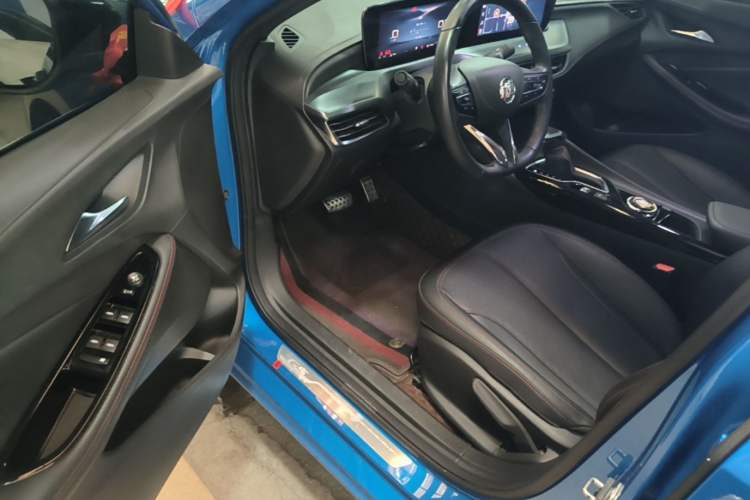 Used Buick Verano 2023 Pro GS Hunter Wind Edition Driver Seat