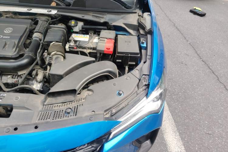 Used Buick Verano 2023 Pro GS Swift Edition Engine Bay Left