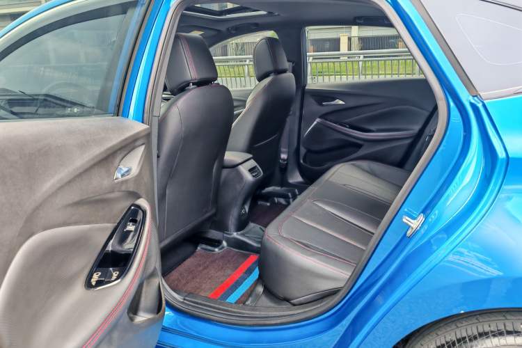 Used Buick Verano 2023 Pro GS Hunter Wind Edition Interior 4