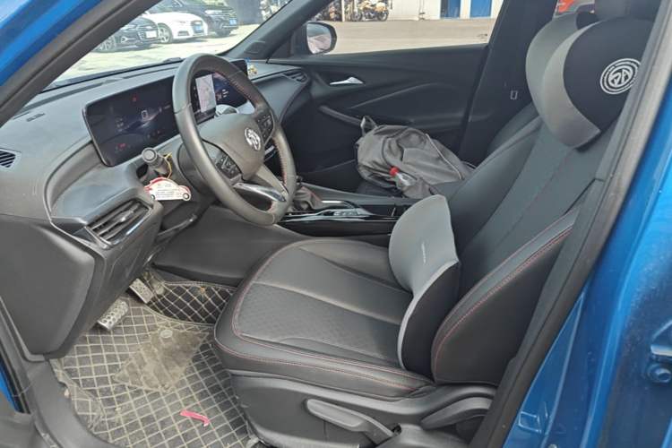 Used Buick Verano 2023 Pro GS Hunter Wind Edition Left Front Seat