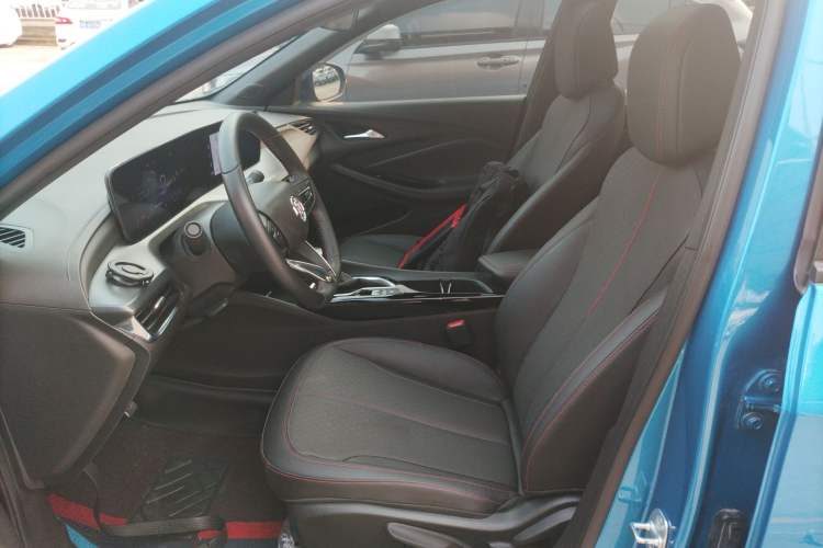 Used Buick Verano 2023 Pro GS Hunter Wind Edition Left Front Seat