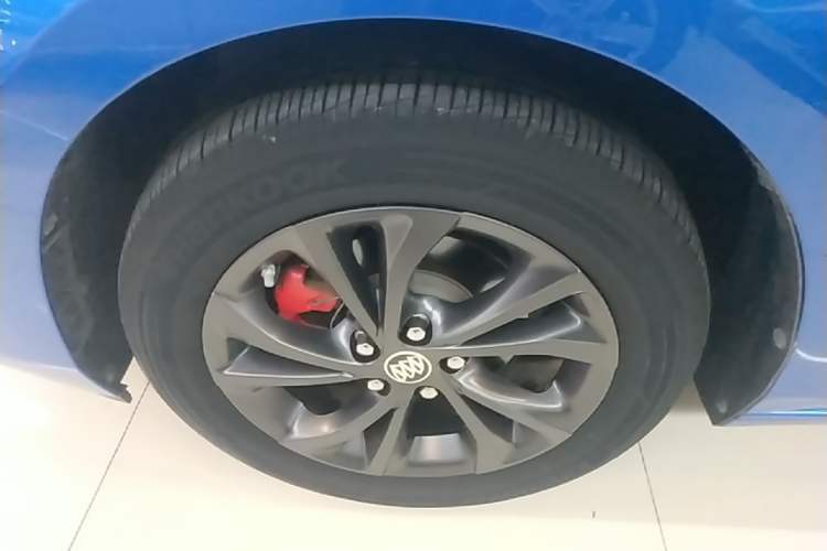 Used Buick Verano 2023 Pro GS Hunter Wind Edition Left Front Wheel Hub