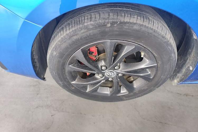 Used Buick Verano 2023 Pro GS Hunter Wind Edition Left Front Wheel Hub