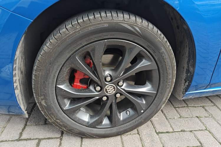 Used Buick Verano 2023 Pro GS Hunter Wind Edition Left Front Wheel Hub