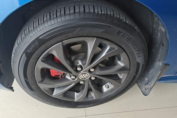 Used Buick Verano 2023 Pro GS Swift Edition Left Front Wheel Hub