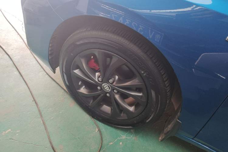 Used Buick Verano 2023 Pro GS Hunter Wind Edition Left Front Wheel Hub