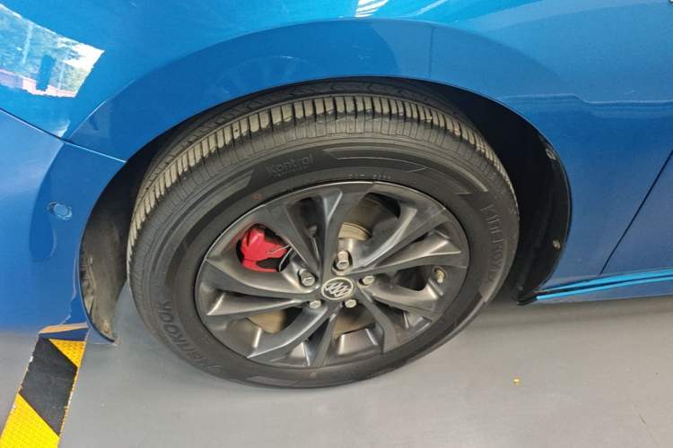 Used Buick Verano 2023 Pro GS Swift Edition Left Front Wheel Hub