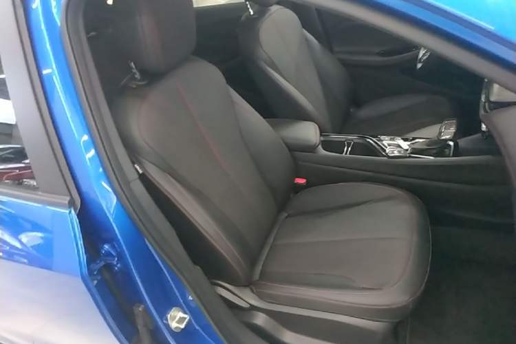 Used Buick Verano 2023 Pro GS Hunter Wind Edition Right Front Seat