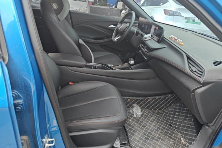 Used Buick Verano 2023 Pro GS Hunter Wind Edition Right Front Seat