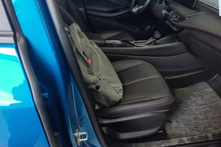 Used Buick Verano 2023 Pro GS Hunter Wind Edition Right Front Seat