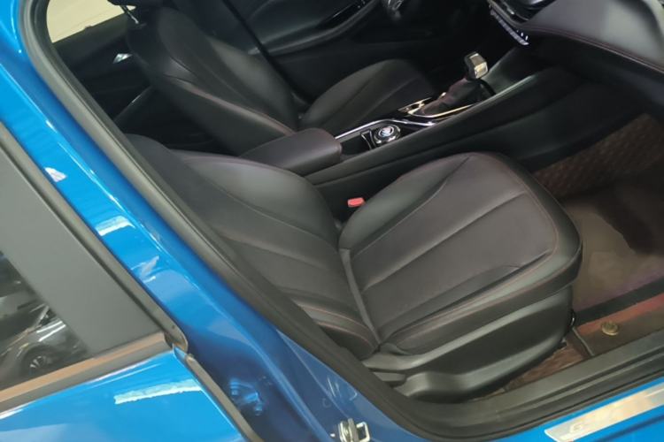 Used Buick Verano 2023 Pro GS Hunter Wind Edition Right Front Seat