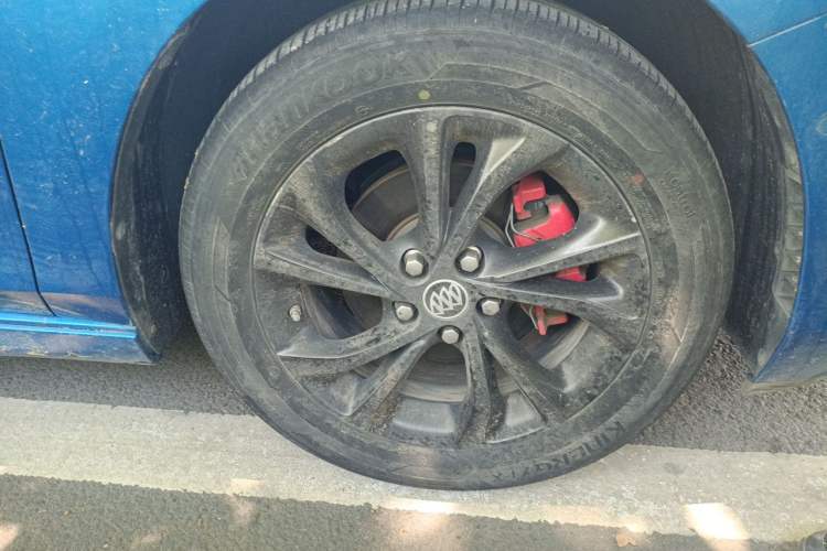 Used Buick Verano 2023 Pro GS Swift Edition Right Front Wheel Hub
