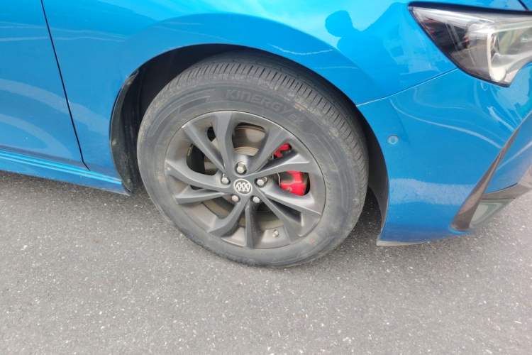 Used Buick Verano 2023 Pro GS Swift Edition Right Front Wheel Hub
