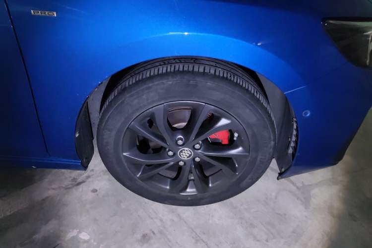 Used Buick Verano 2023 Pro GS Swift Edition Right Front Wheel Hub