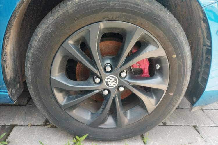 Used Buick Verano 2023 Pro GS Swift Edition Right Front Wheel Hub