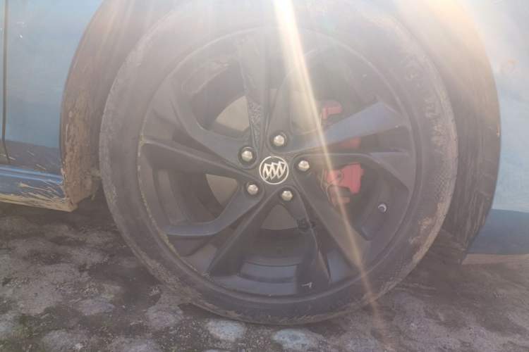 Used Buick Verano 2023 Pro GS Swift Edition Right Front Wheel Hub