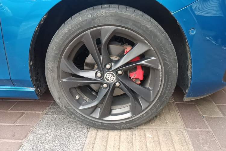 Used Buick Verano 2023 Pro GS Swift Edition Right Front Wheel Hub