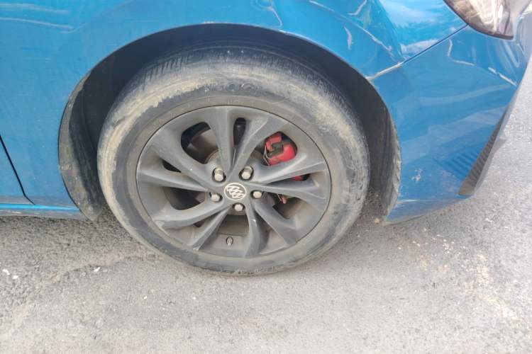 Used Buick Verano 2023 Pro GS Hunter Wind Edition Right Front Wheel Hub