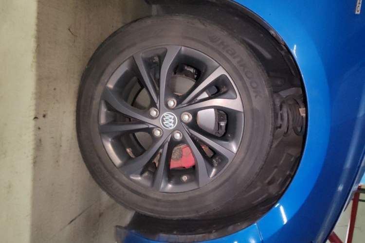 Used Buick Verano 2023 Pro GS Hunter Wind Edition Right Front Wheel Hub