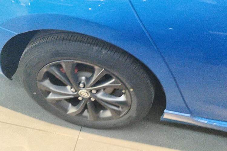 Used Buick Verano 2023 Pro GS Swift Edition Right Rear Wheel Hub