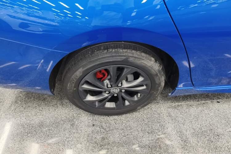 Used Buick Verano 2023 Pro GS Swift Edition Right Rear Wheel Hub
