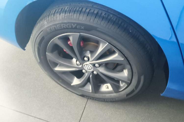 Used Buick Verano 2023 Pro GS Hunter Wind Edition Right Rear Wheel Hub