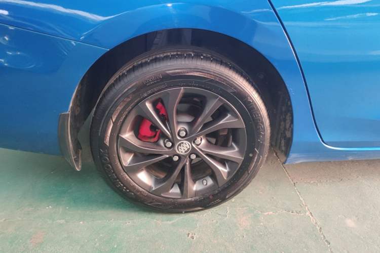 Used Buick Verano 2023 Pro GS Hunter Wind Edition Right Rear Wheel Hub