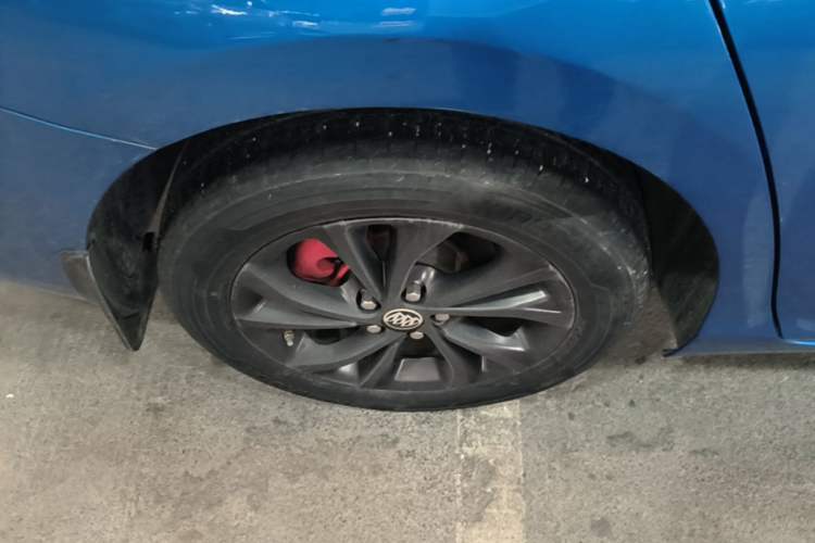 Used Buick Verano 2023 Pro GS Hunter Wind Edition Right Rear Wheel Hub